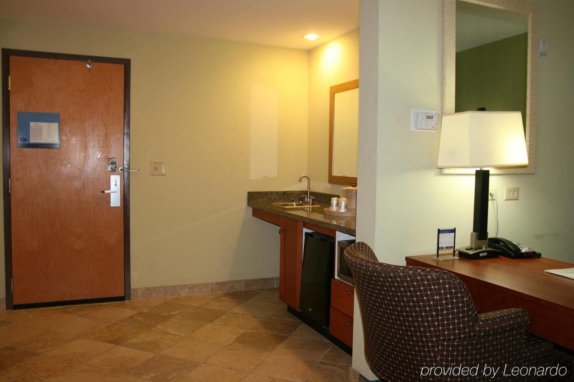 Hampton Inn & Suites Birmingham Airport Area Irondale Kamer foto
